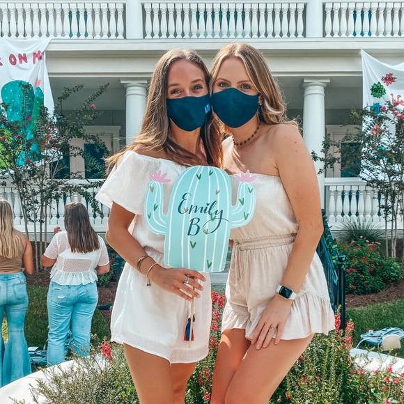 Meet your Posher, Emily - Picture 1 of 1